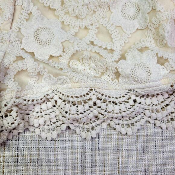Monteau Womens Lace Shorts Size M Ivory Cream Floral Scalloped Hem Overlay - Picture 4 of 5